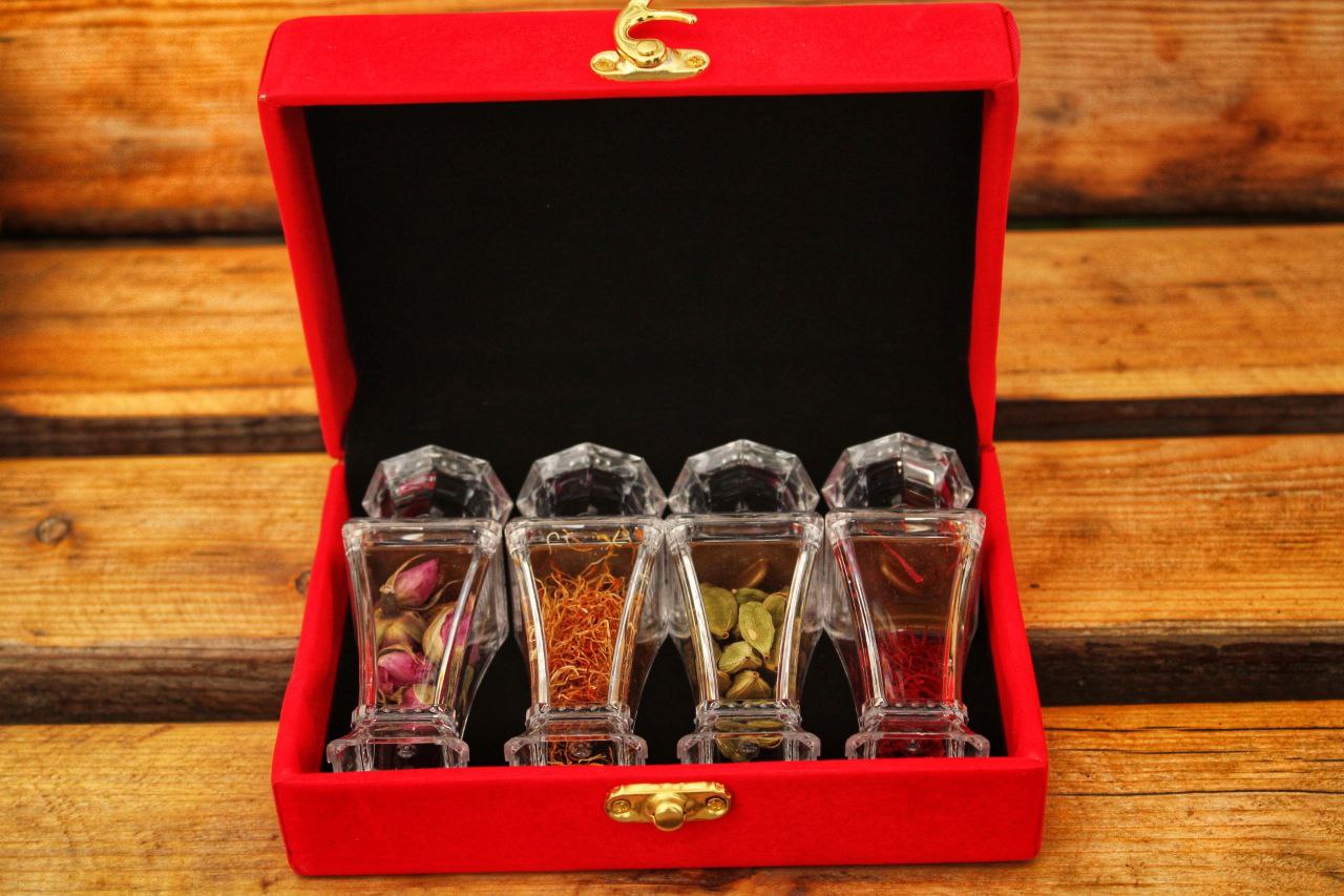 پک لوکس و اقتصادی زعفران و ریشه ، هل و گل محمدی